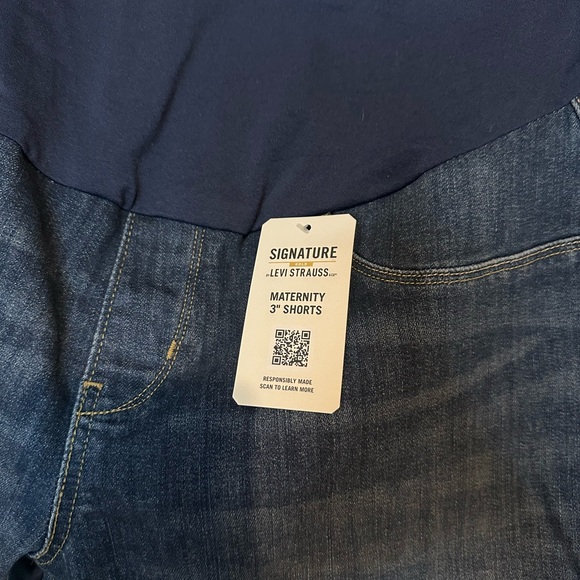 Levi Strauss Maternity Shorts, NWT, Size XL - Picture 3 of 3